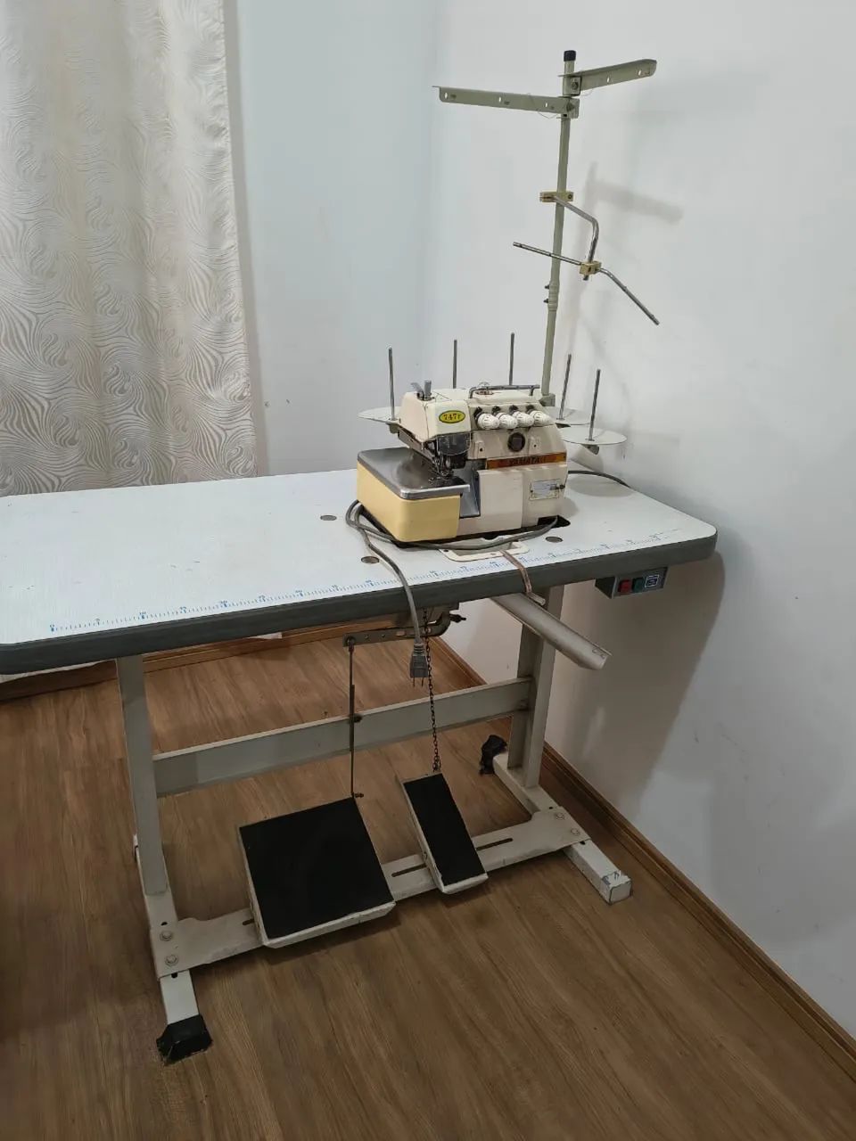 Máquina overloque 