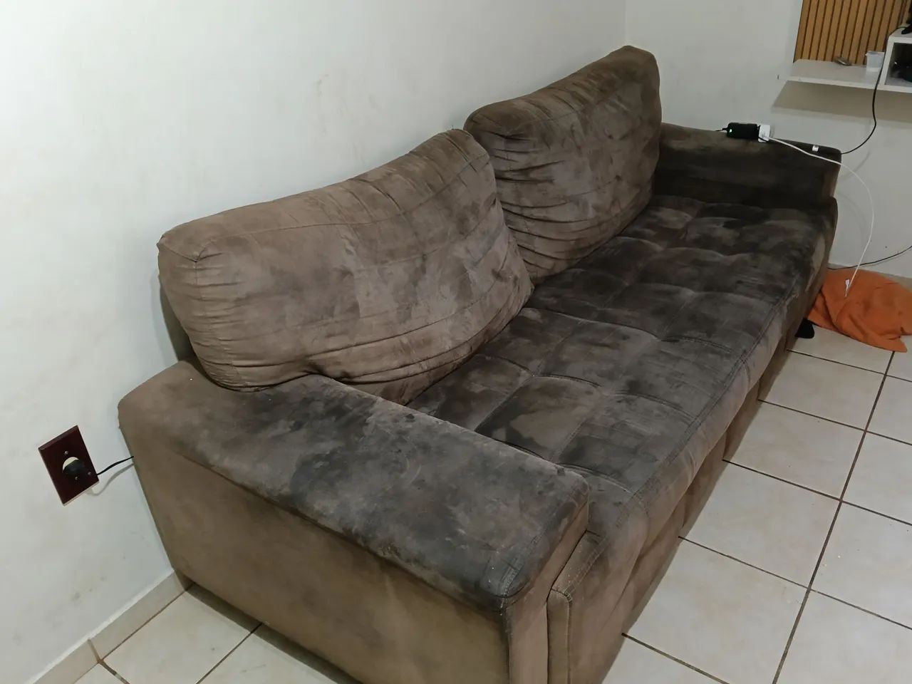 Sofá de 3 lugares, lindo e super confortável!  - Foto 2