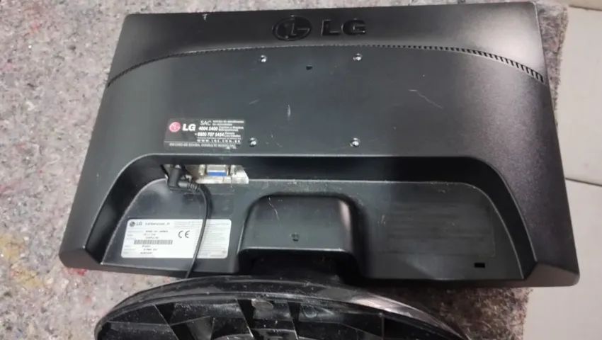 Monitor LG Led 16 polegadas entrada VGA - Foto 3