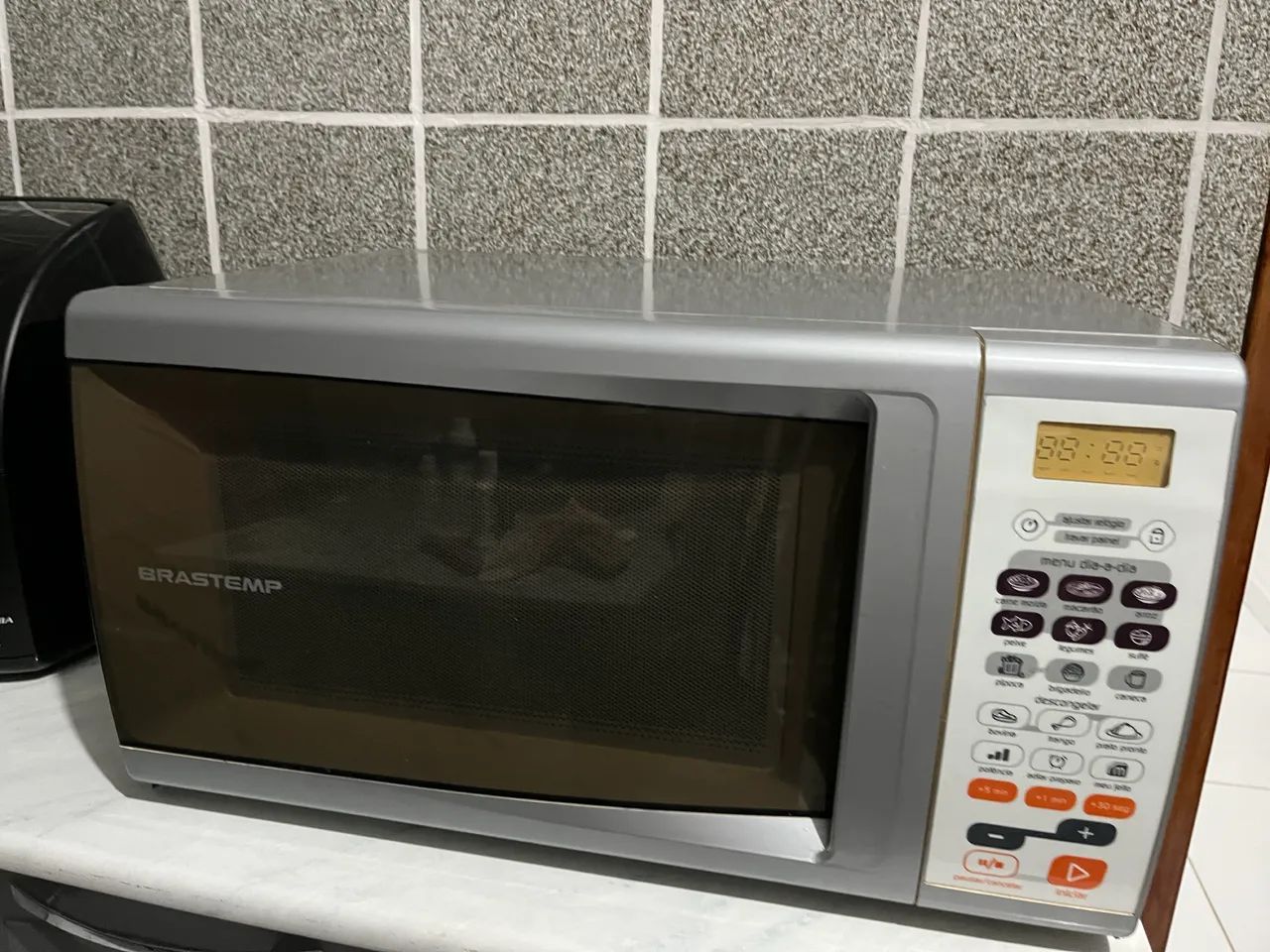 Microondas Brastemp 30 litros bem conservado 