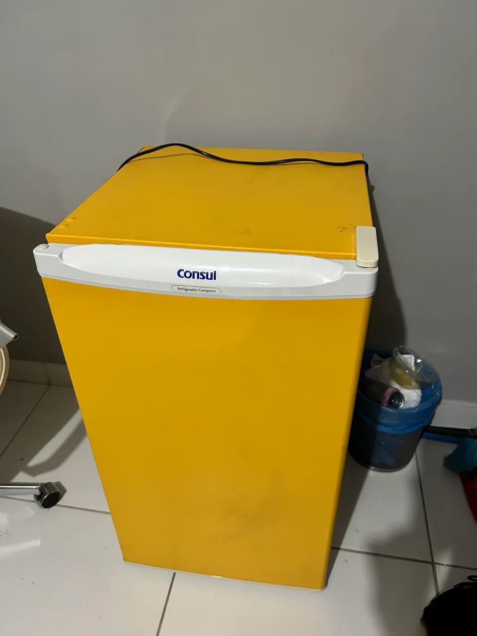 Vendo frigobar 120L, funcionando perfeitamente.