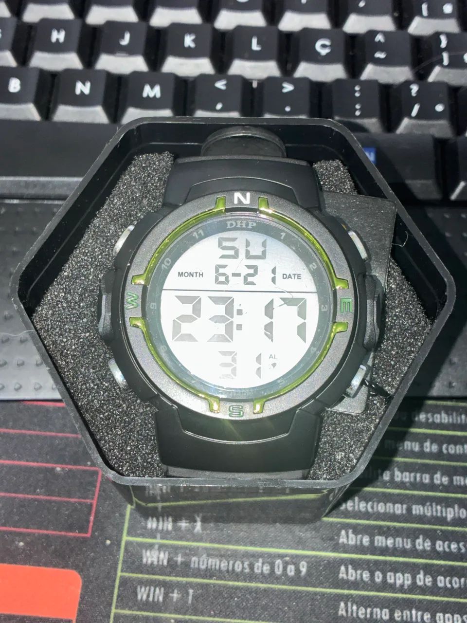 Relógio digital esportivo DHP com LED e estilo aventureiro - Foto 5