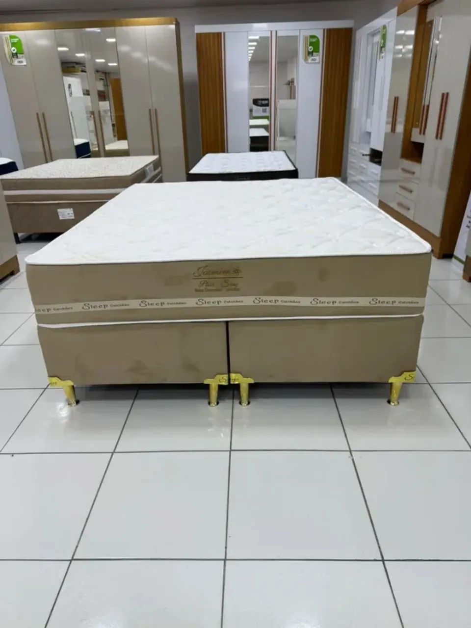 Cama Box Queen Jasmin Plus (base + colchão) com molas ensacadas individual.