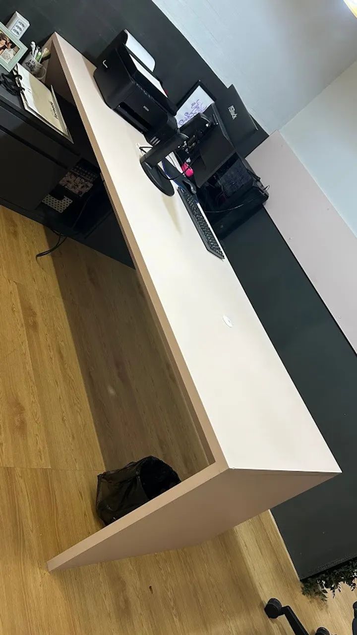 Mesa de escritório com gavetas e arquivo - Foto 3