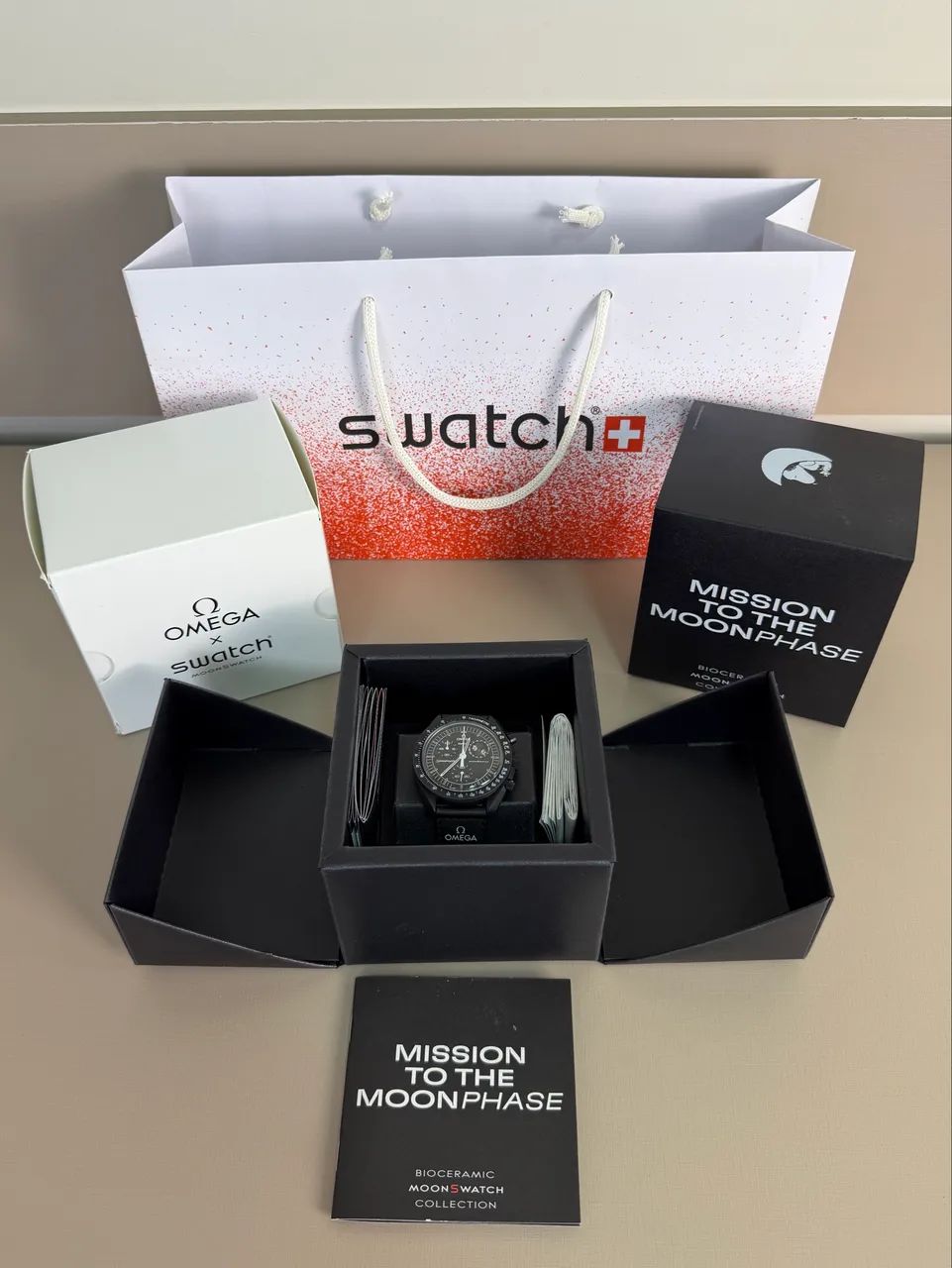 Swatch Mission to the Moonphase Snoopy 