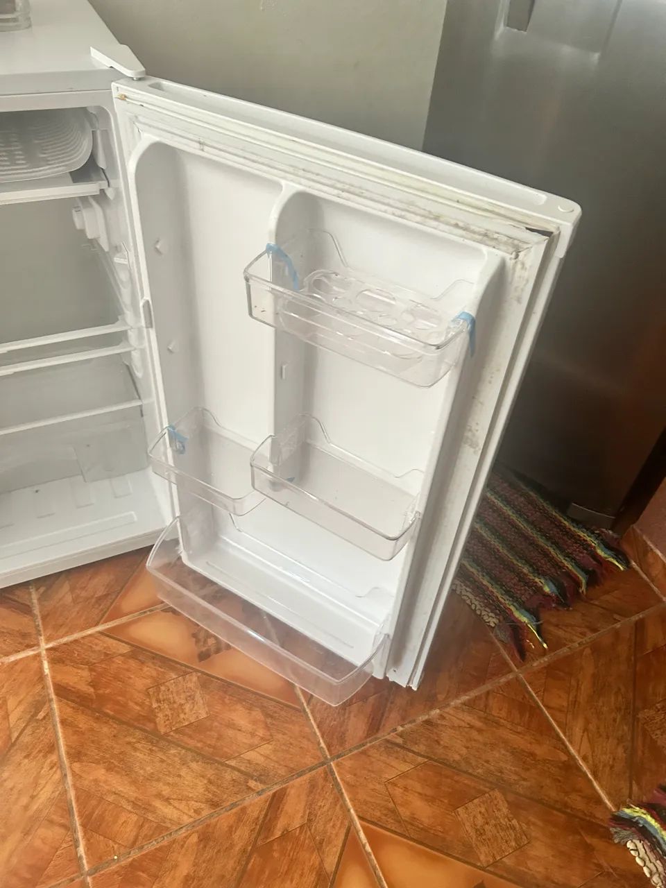 VENDE-SE FRIGOBAR ELECTROLUX 122 LITROS   - Foto 2