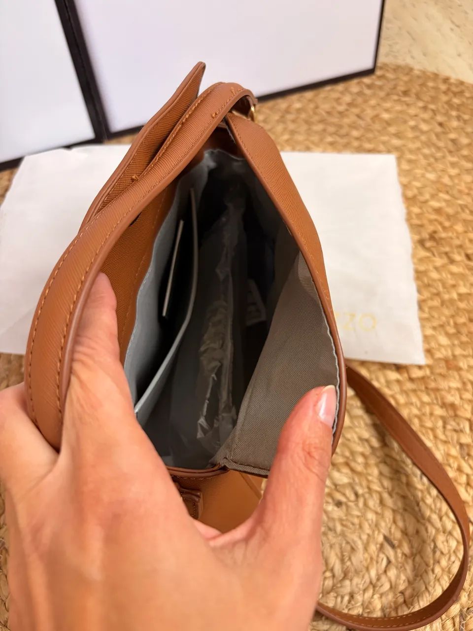 Bolsa tiracolo marrom média Arezzo (nova) - Foto 3