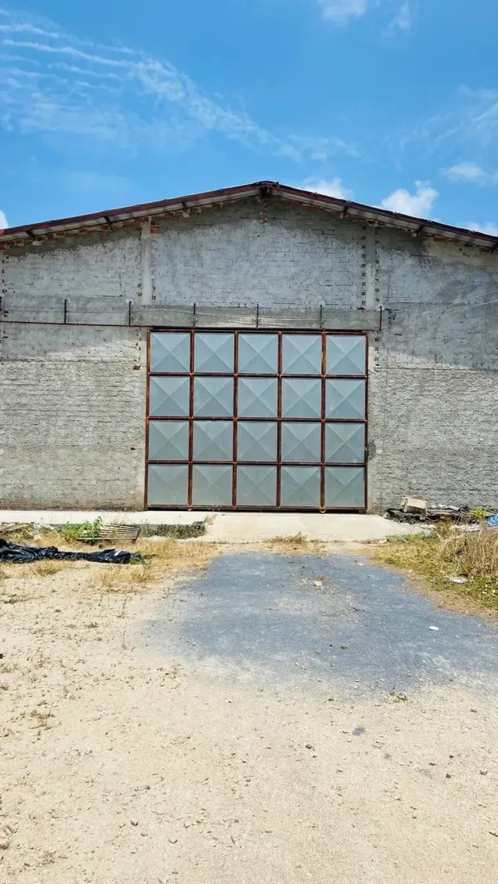 Excelentes galpões pra locação na estrada do fio .