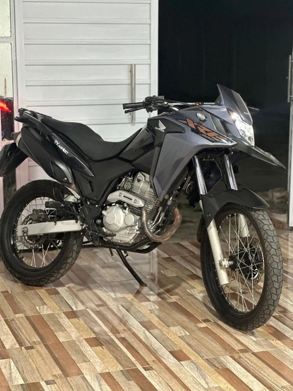 XRE 300 2023