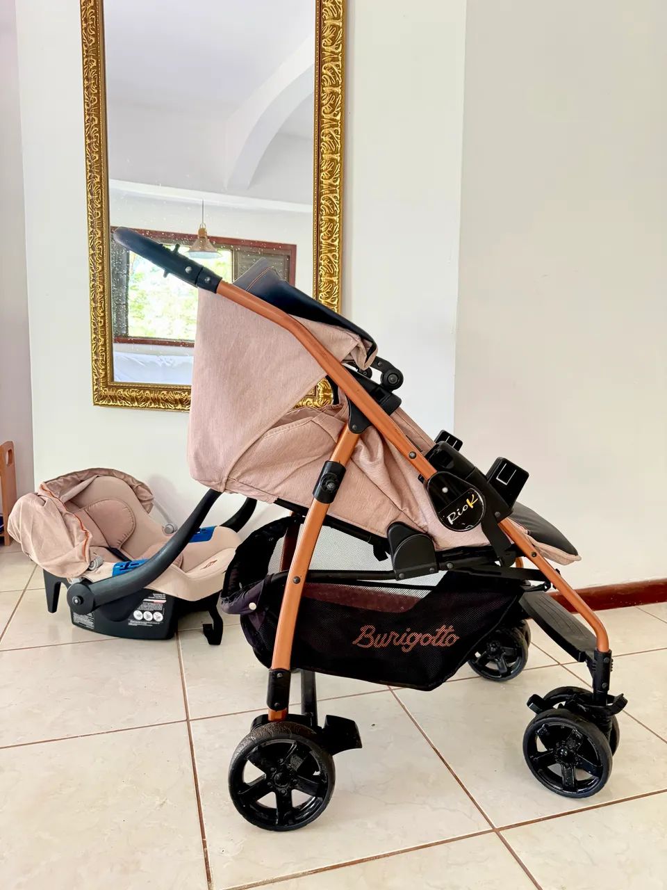 Carrinho e bebê conforto burigotto