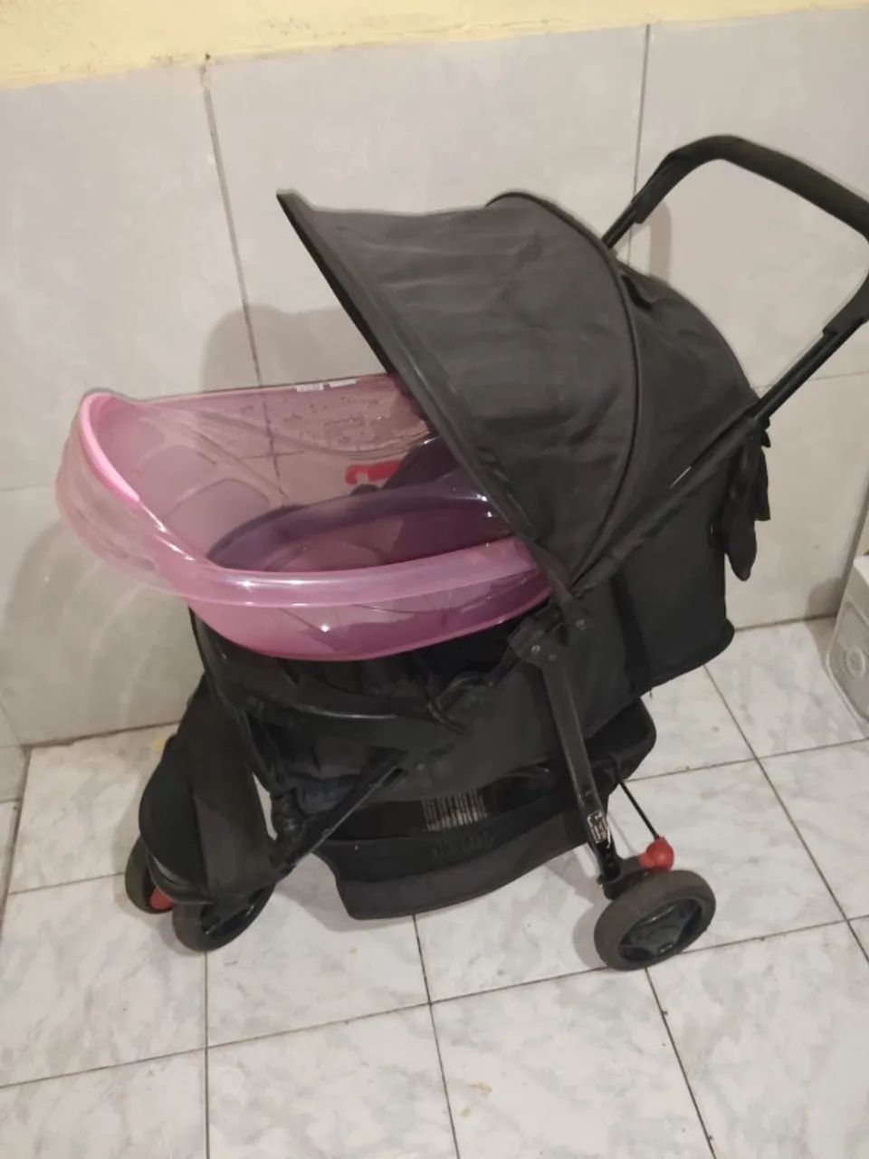vendo cama de casal com 7 meses de uso colchão e base tem nota. carrinho de bebê e moises  - Foto 3