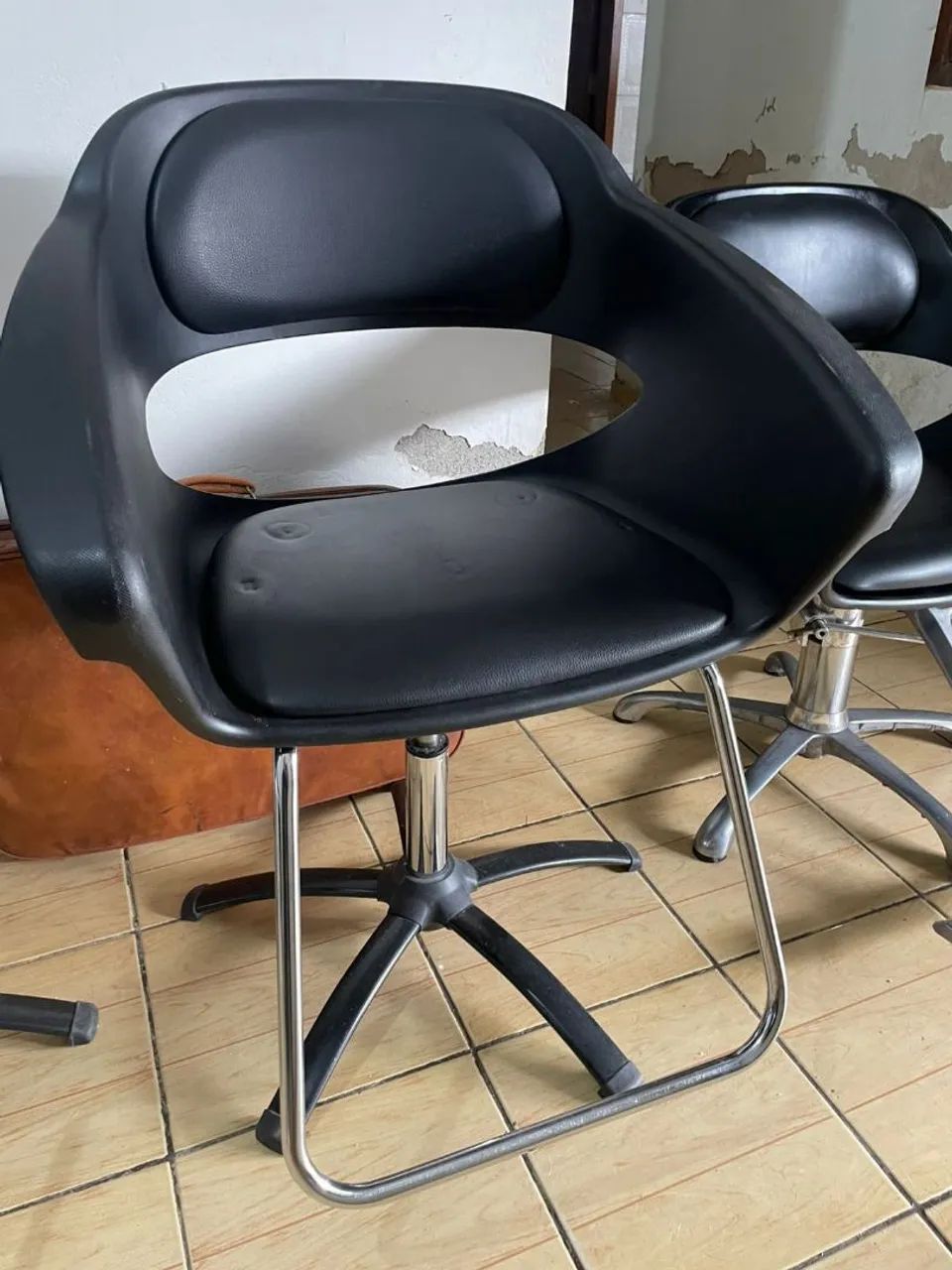 Cadeiras e Carrinhos Salão de Beleza  - Foto 2