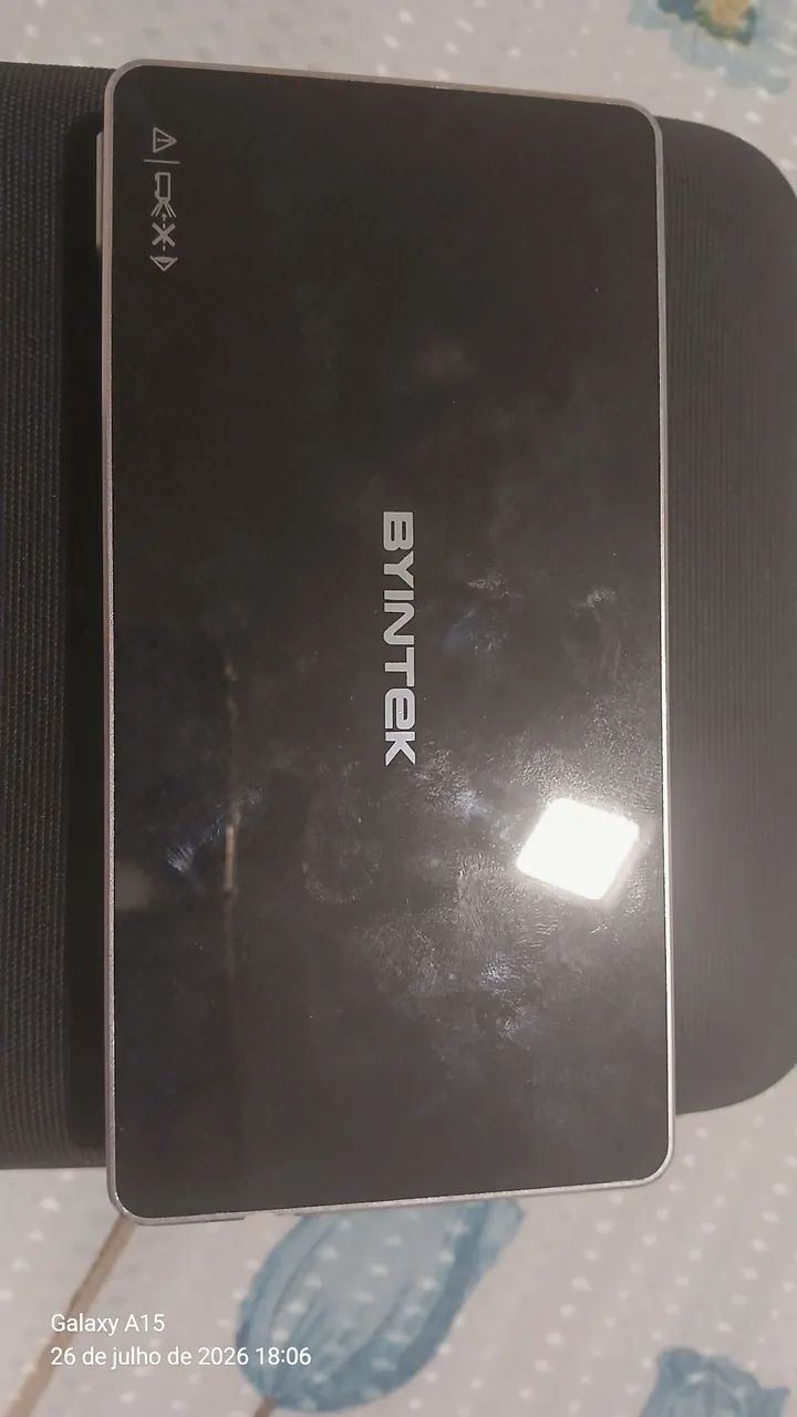 Mini projetor byintek