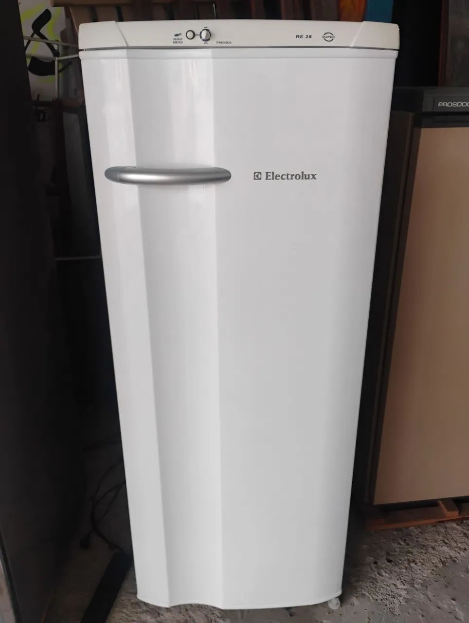 Geladeira Eletrolux 240lt zerada 
