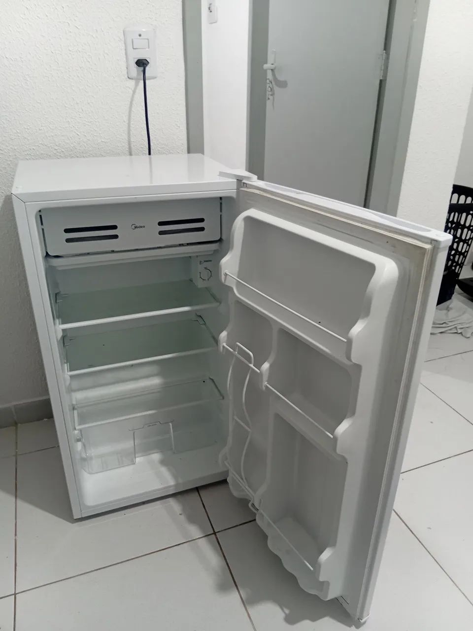 Frigobar midea - 93 litros - 127 volts - Foto 2