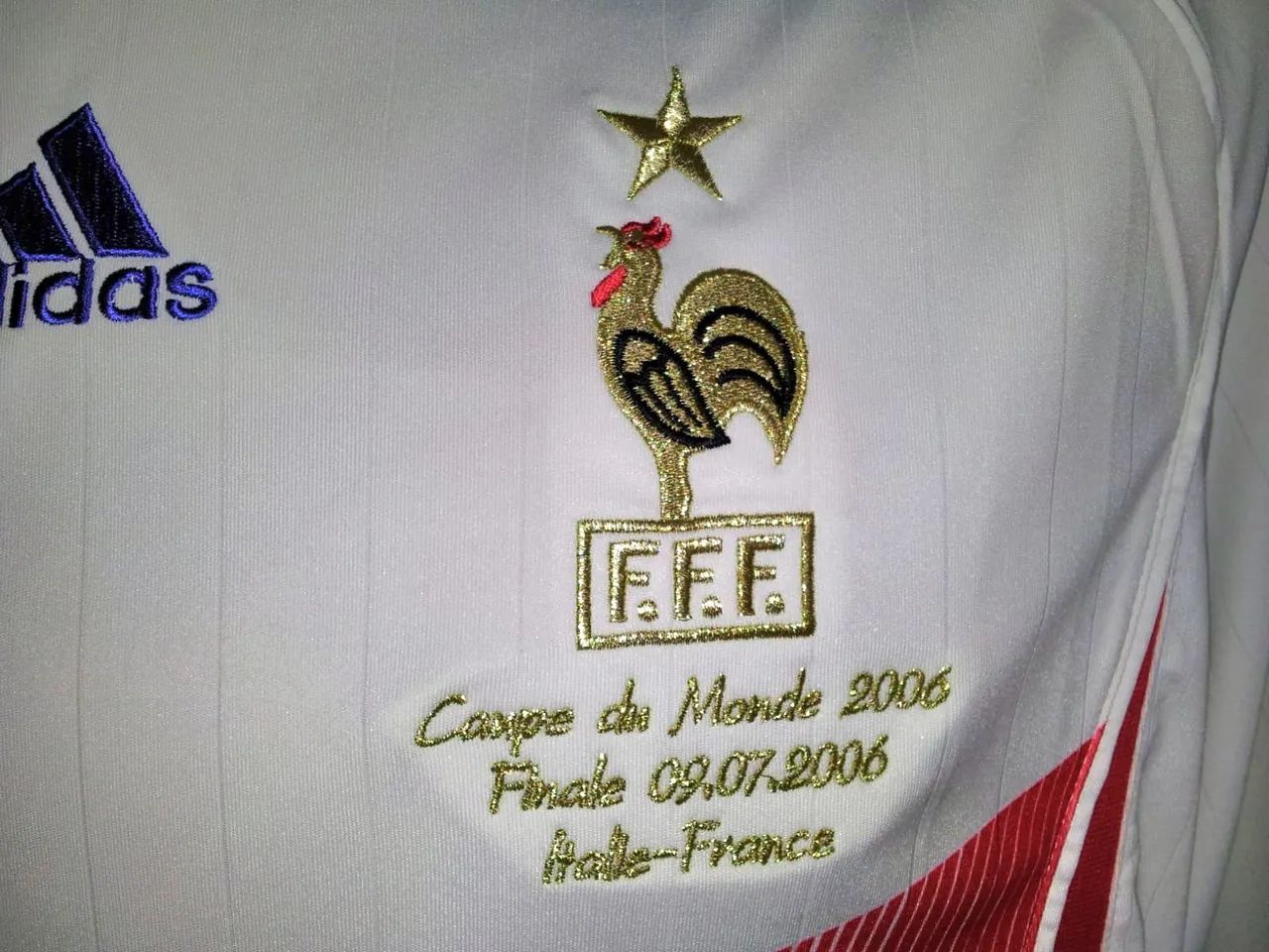 CAMISA FRANÇA FINAL DA COPA 2006 AUTOGRAFADA PELO ZIDANE - Foto 4