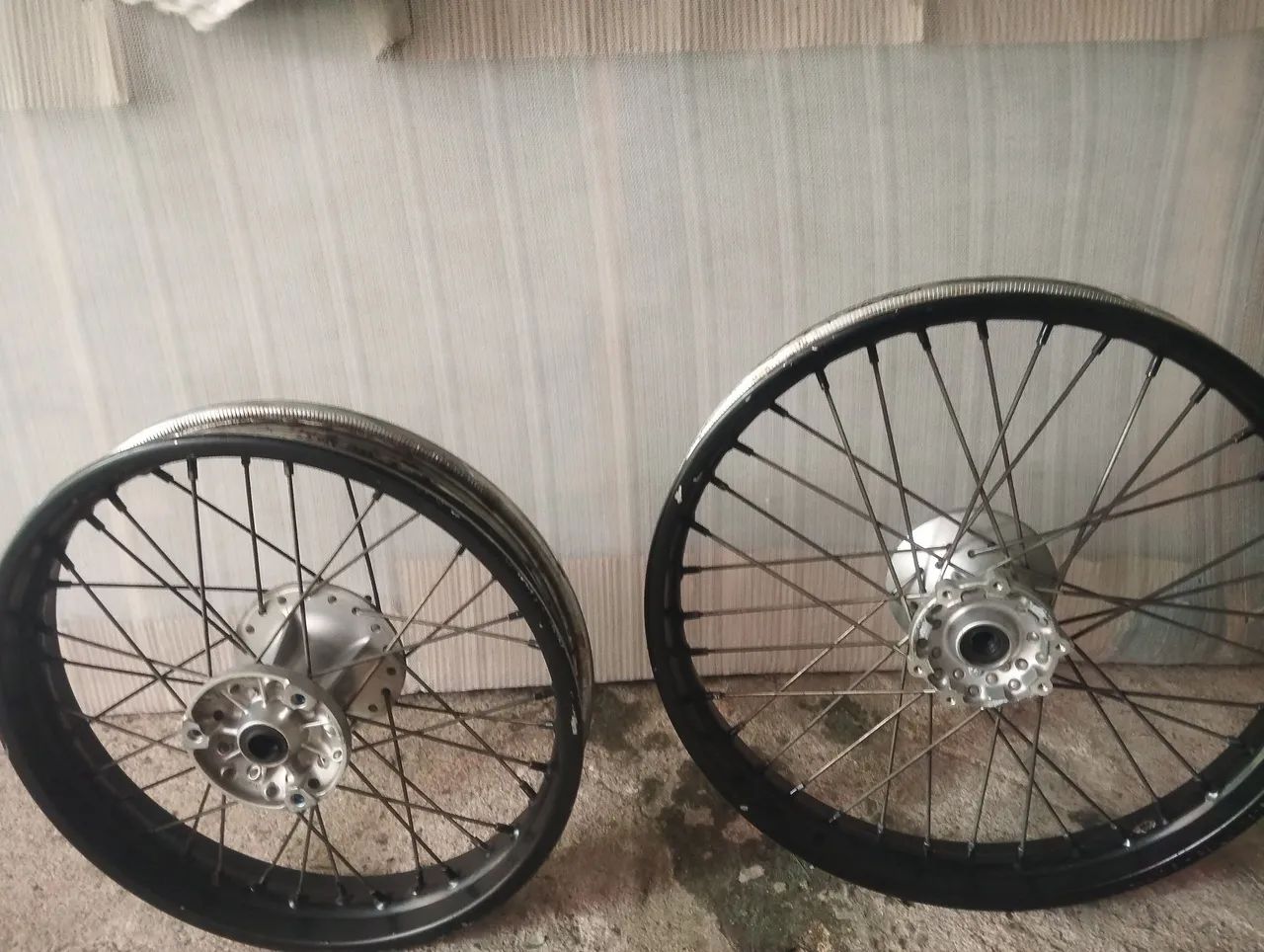 Roda Crosser de ferro freio a disco nas duas  - Foto 3