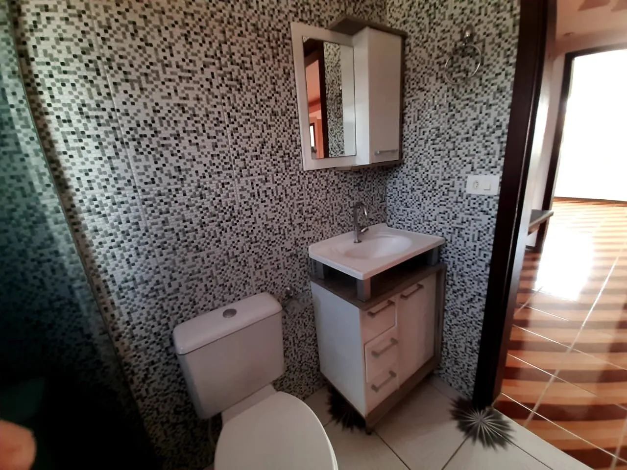 Alugo sobrado  4 quartos - Foto 2