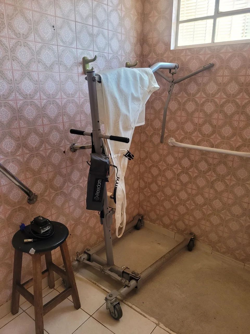 Guindaste eletrico para acamado até 180kg - Foto 4