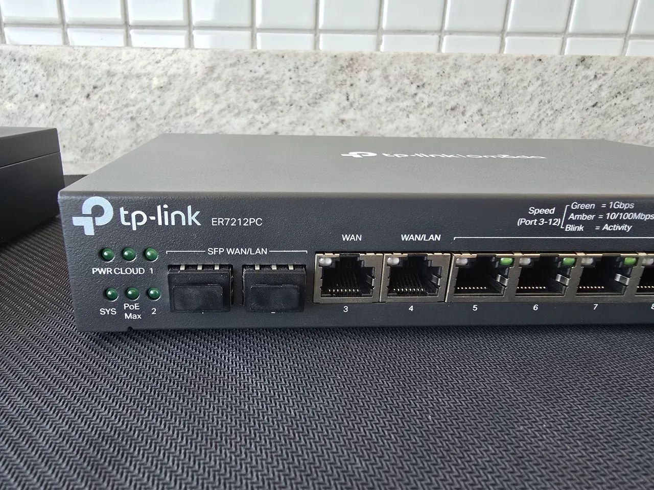 Roteador TP-Link Omada ER7212PC - Profissional com Load Balancer - 2 SFP - Foto 5