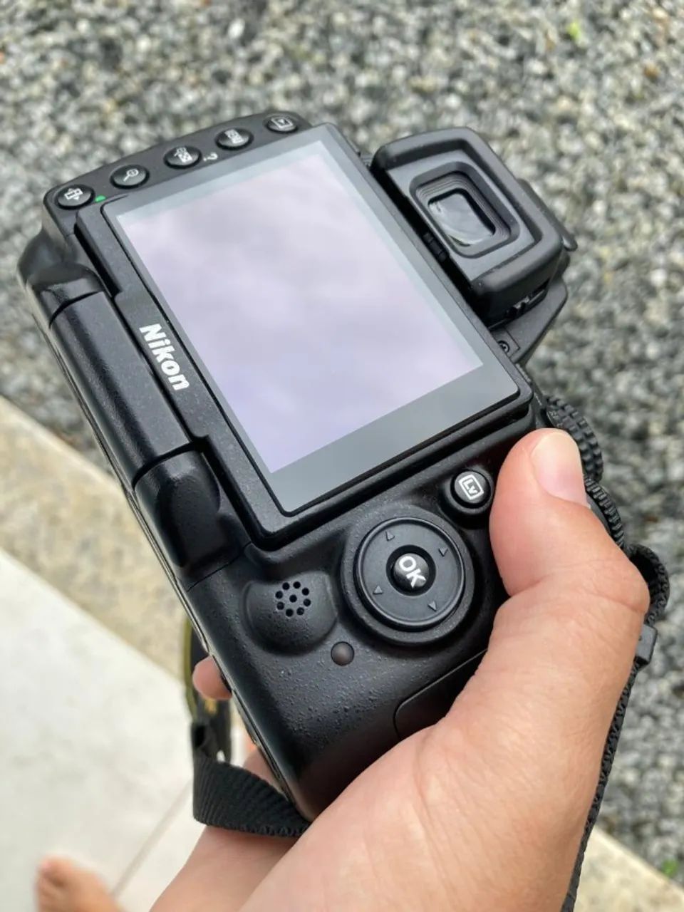 PRA VENDER HOJE! Nikon D5000 + Kit Completo - Perfeita para começar na fotografia!