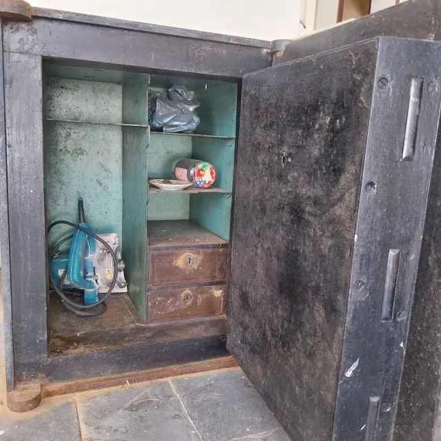 COFRE DE FERRO DO SÉCULO XIX - Foto 2