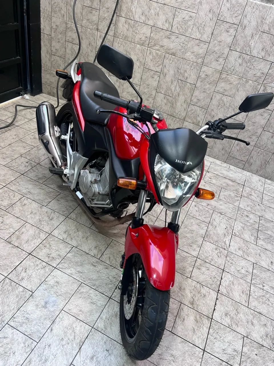 Vendo Cb 300 2010