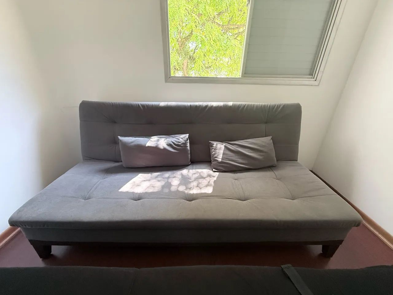 Sofá-Cama Cinza em Suede - Muito Conservado - Foto 5