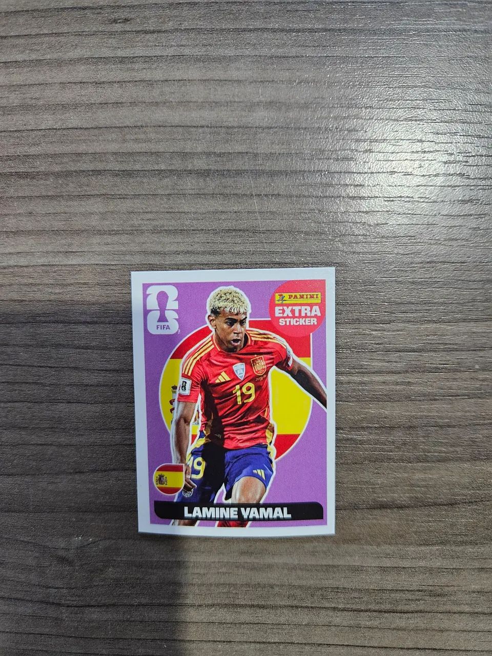 FIGURINHA EXTRA STICKER LAMINE YAMAL - VERSÃO ROXA - COPA DO MUNDO 2026 PANINI
