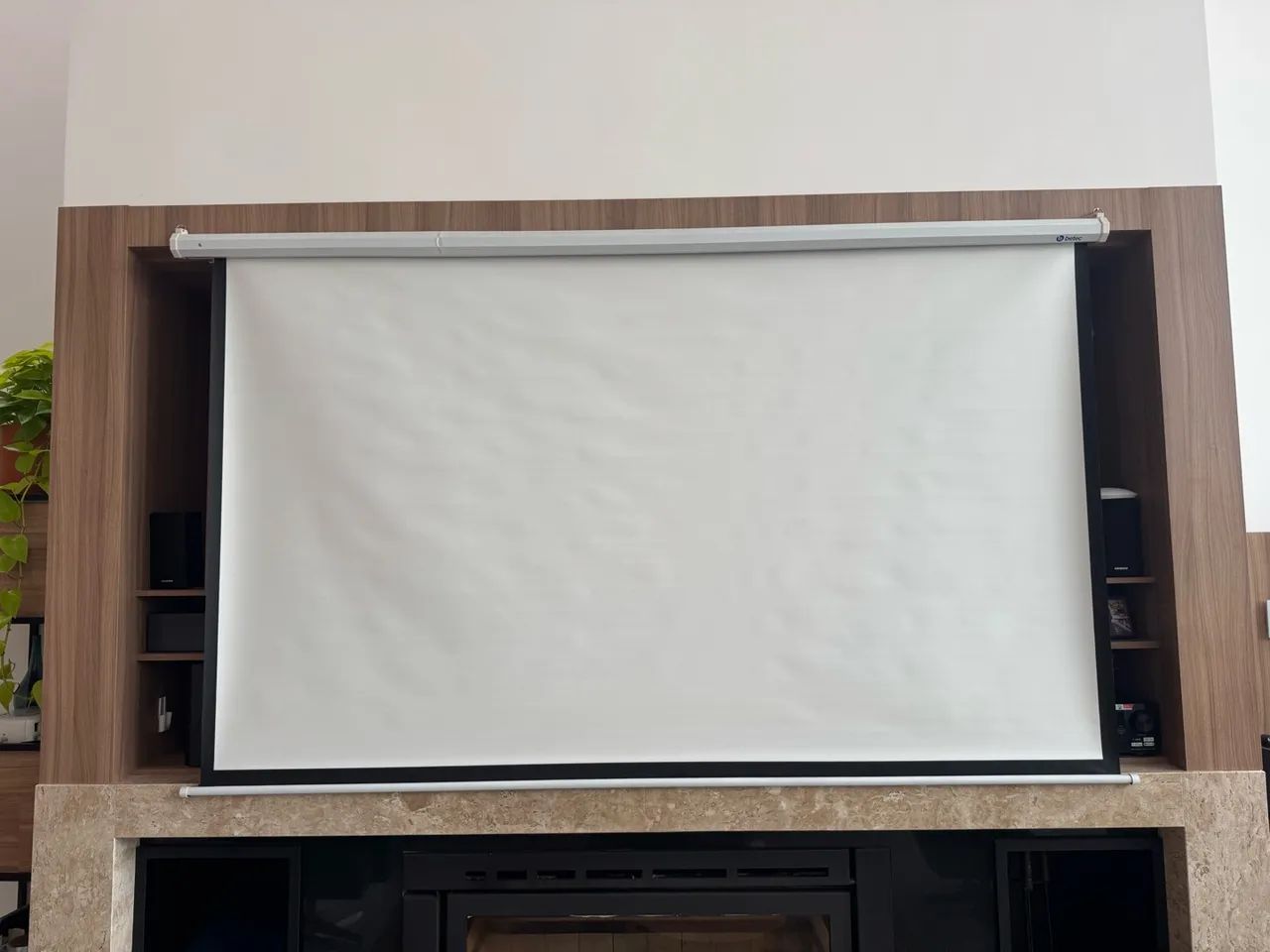 VENDO TELA DE PROJEÇÃO ELÉTRICA BETEC BT4575 - 120 POLEGADAS