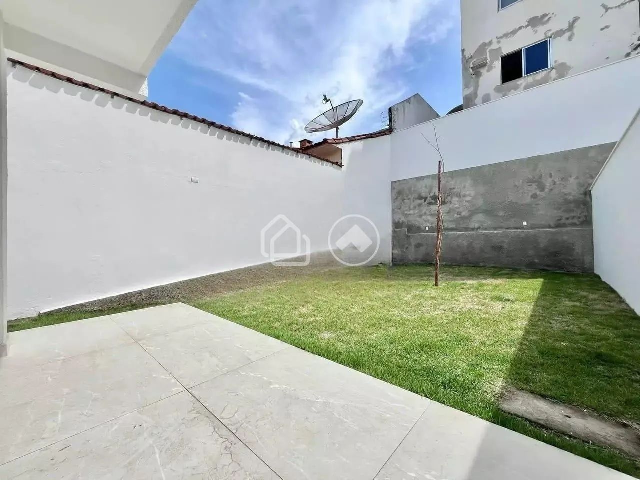 Casa Geminada Triplex de Alto Padrão no Planalto  3 Quartos, 4 Vagas! - Foto 2