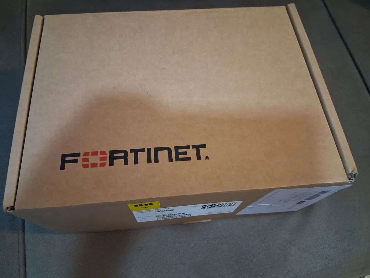Fortinet Fortigate 60F Firewall NOVO Caixa Original + manuais cabo console e patchcord - Foto 4