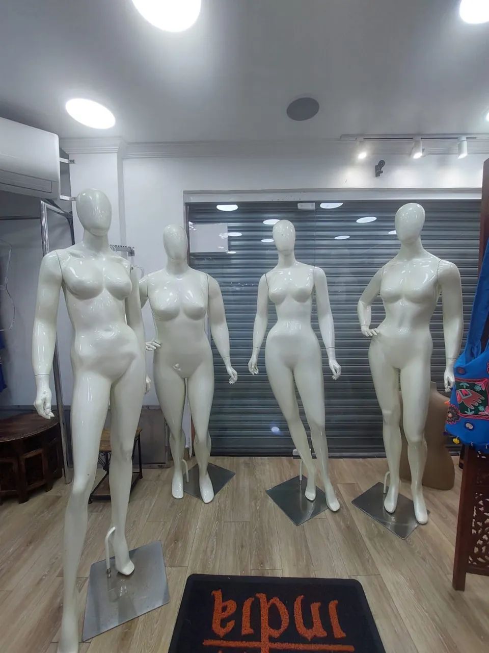 Kit com 4 Manequins em perfeito estado.