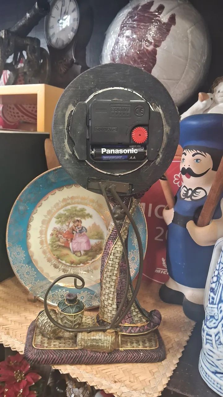 relógio de mesa italiano Santini com formato de mulher africana, 29 cm - Foto 3