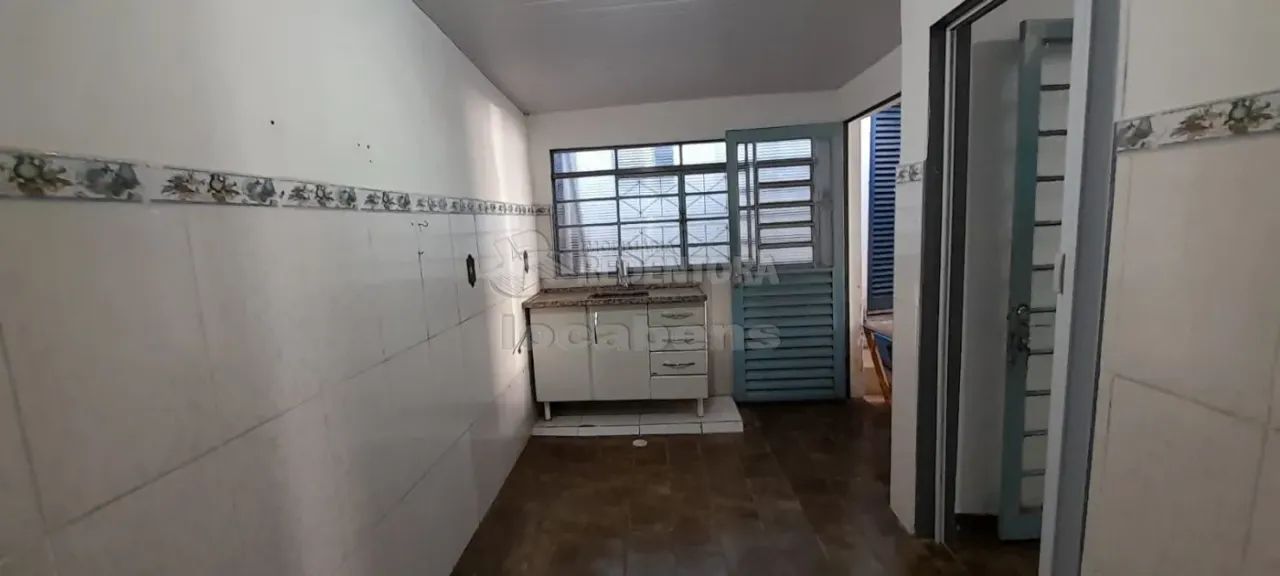 Salão comercial com uma Edícula com 1 dormitório - Foto 2