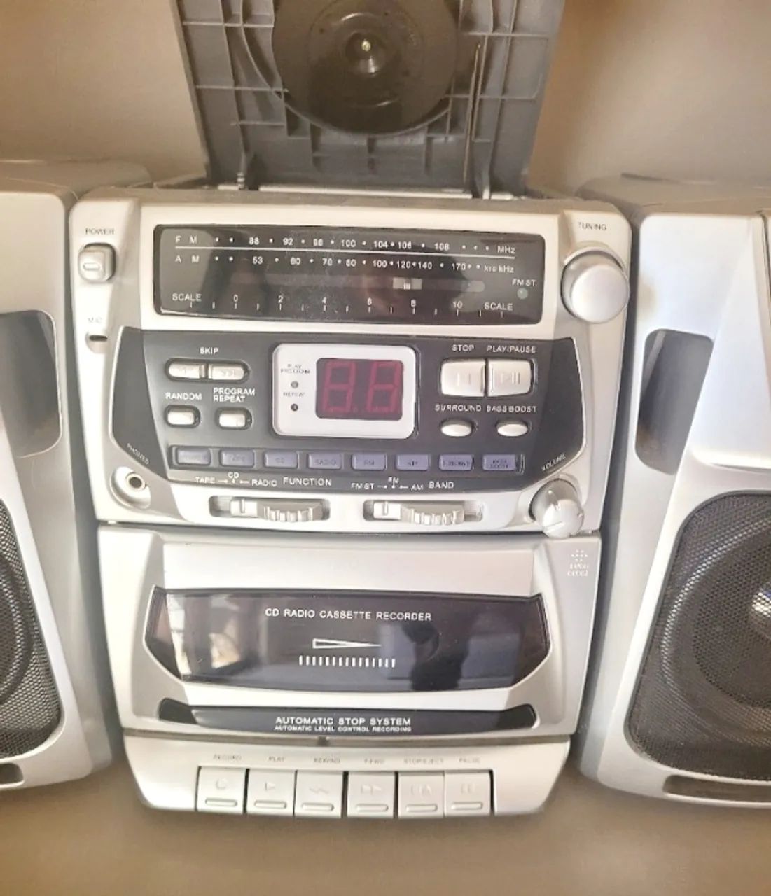 Microsystem CD, Rádio, Cassete e recorder. Precisa arrumar a trava da tampa do CD - Foto 2