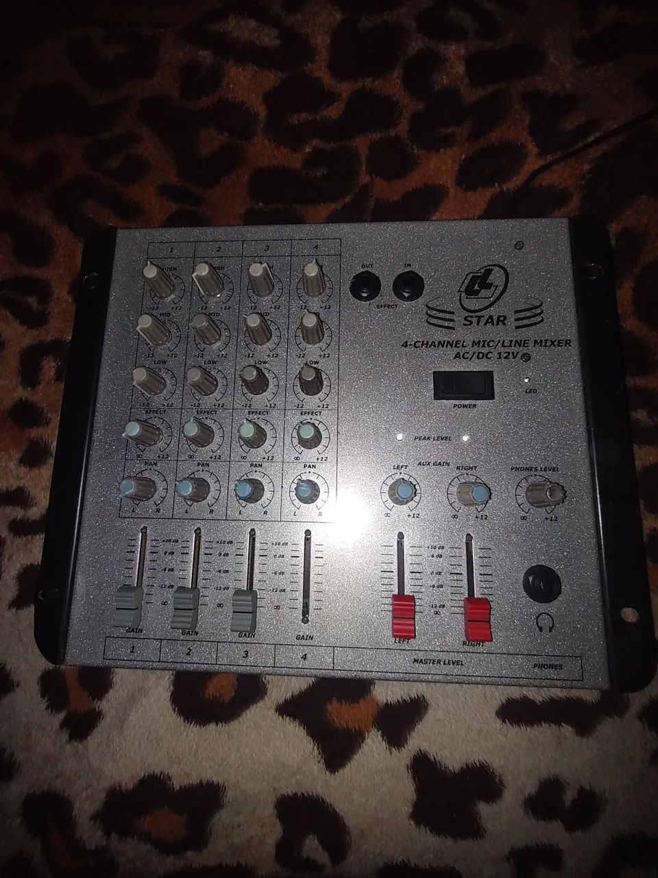 Mesa de som 4 canais - Foto 2