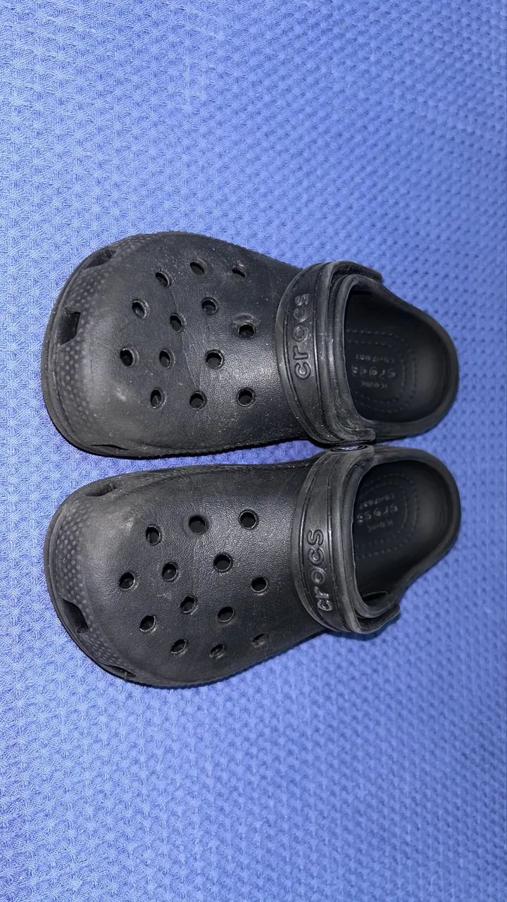 Crocs infantil e sapato social os dois por 90,00 - Foto 4