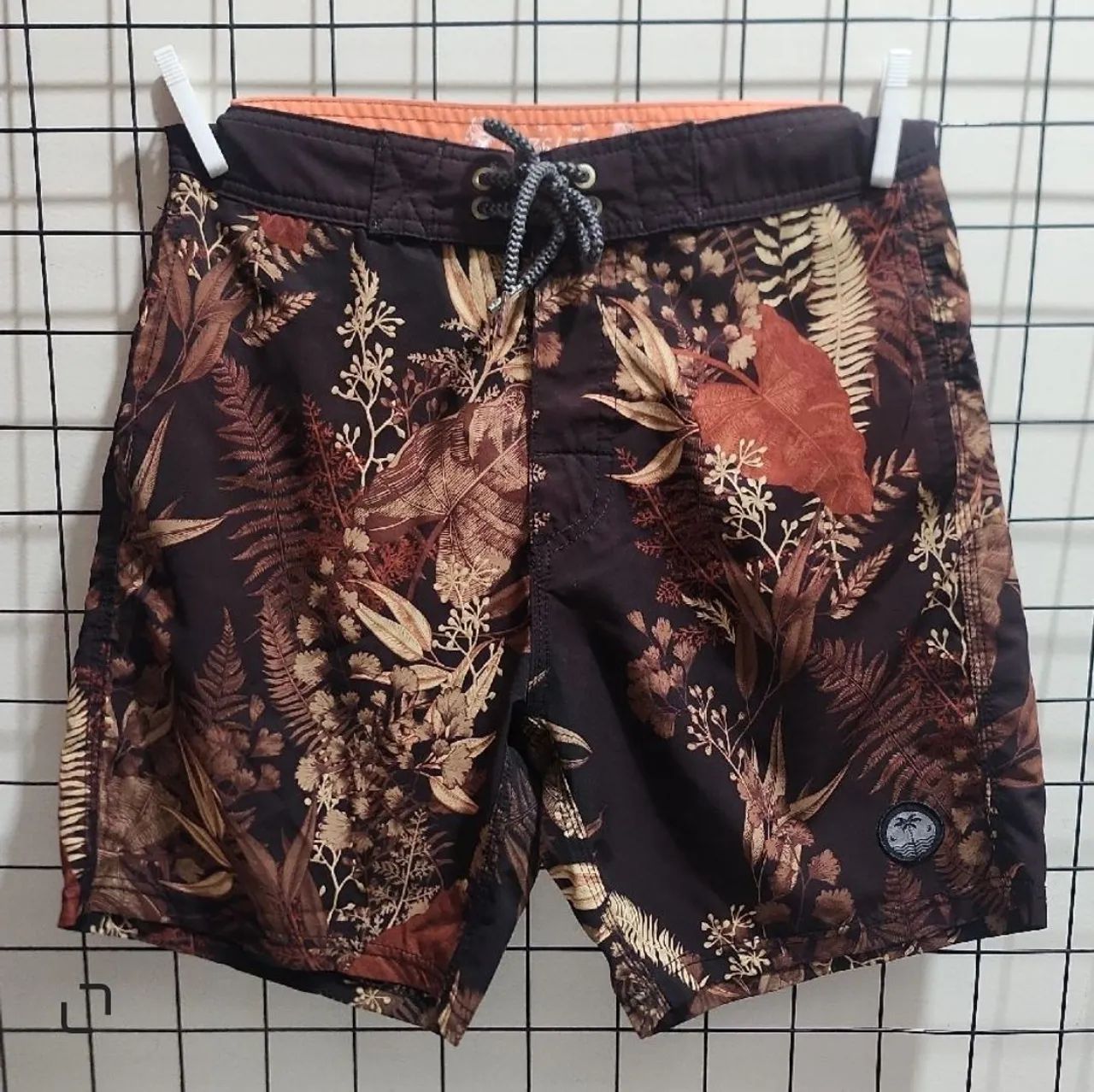 Short bermuda marrom 