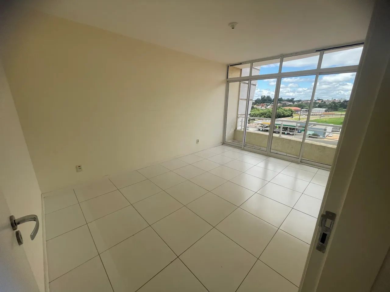 Otimo apartamento com 02 quartos , cozinha com armarios em uvaranas - Foto 3