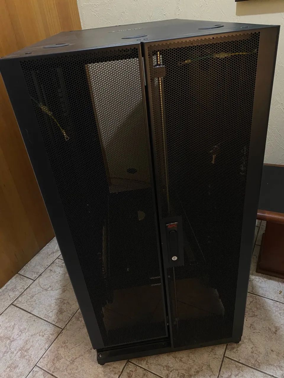 Rack 24u APC ar3104 - Foto 3
