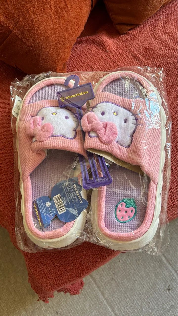 Pantufa nuvem hello Kitty
