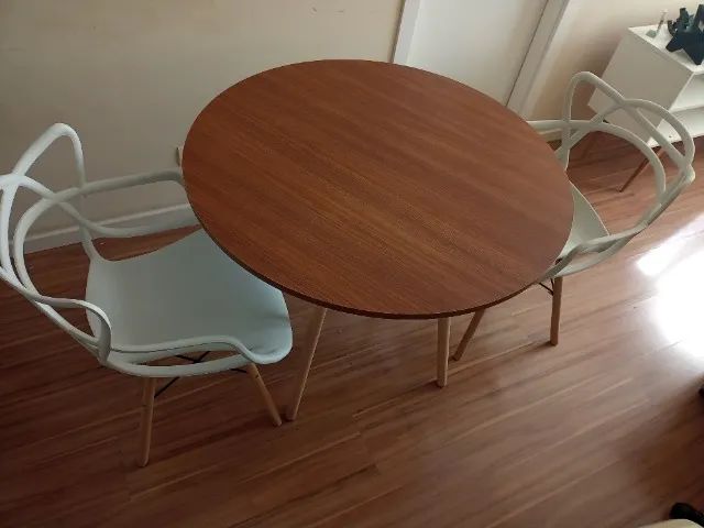 Mesa com cadeiras 