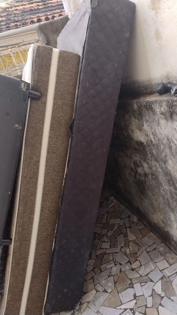 Cama box solteiro. Precisa de reforma na lateral. 