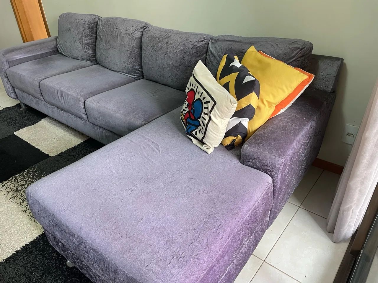 Sofa 4 lugares + Chaise em Veludo - Foto 2
