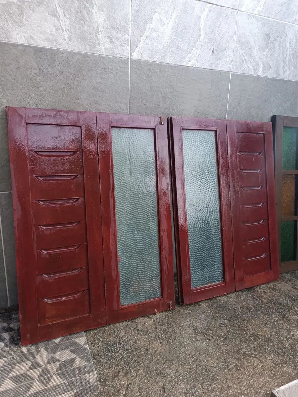 Janelas de madeira maciça e em excelente estado - Foto 5