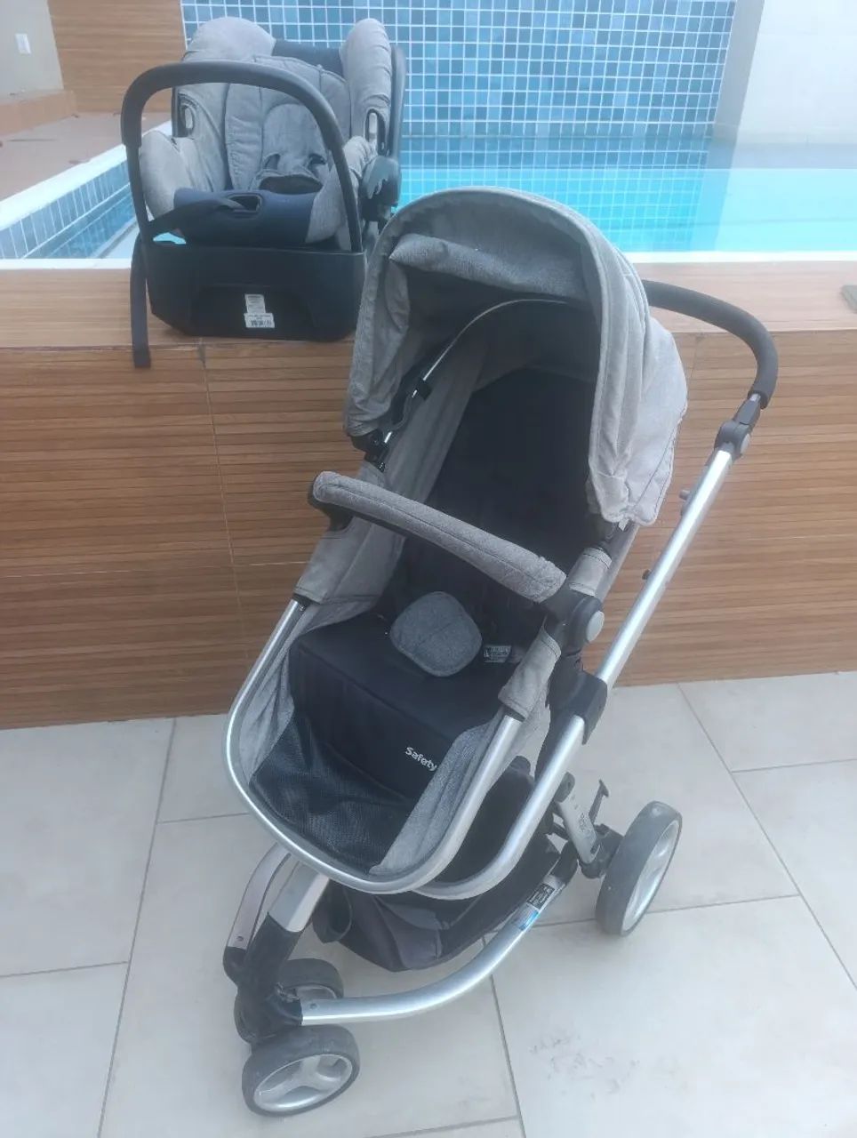 Carrinho de bebê + bebê conforto safety 