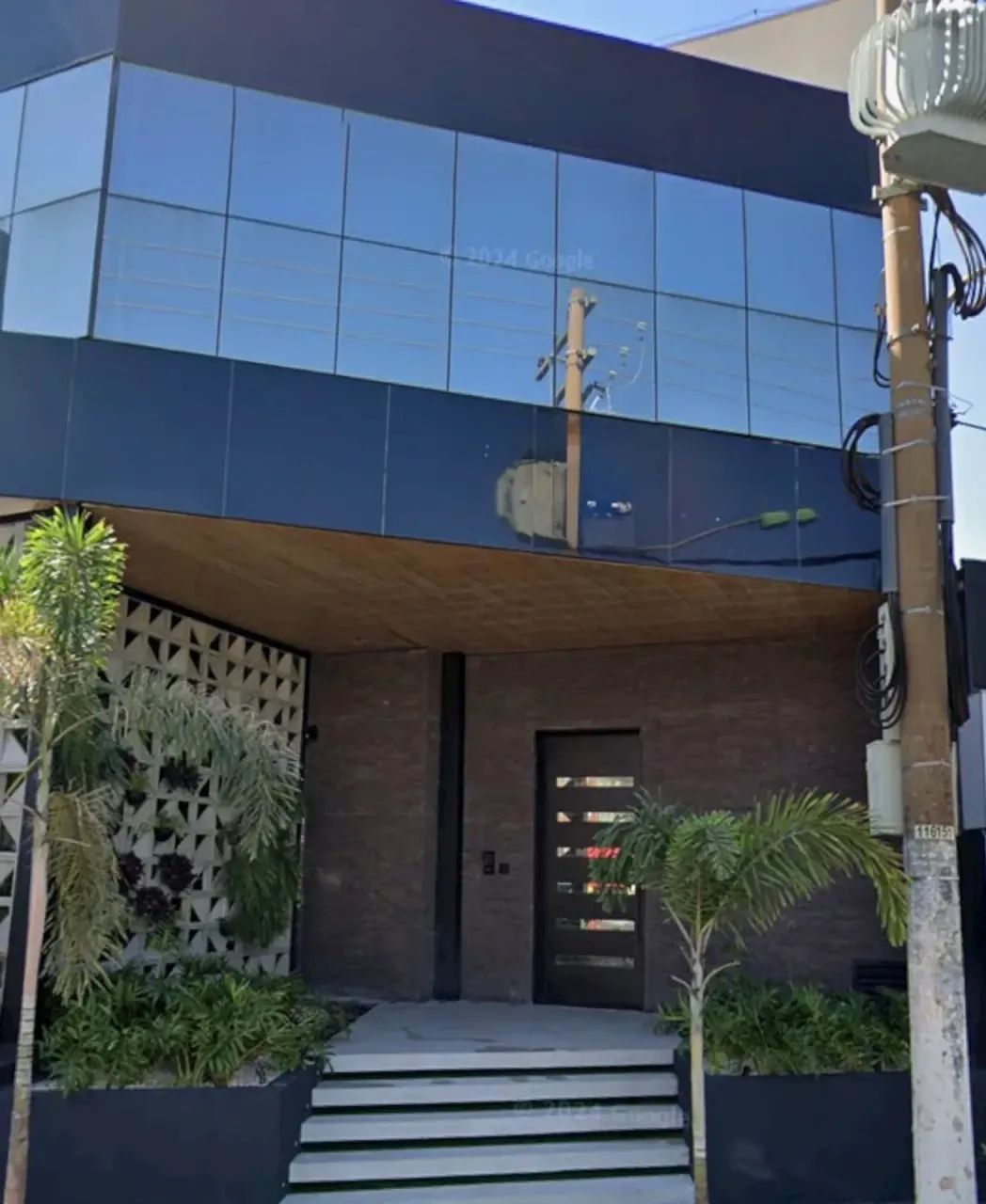 SALAS COMERCIAIS, VALORES DIFERENTES, VAZIA E MOBILIADA, EM CIMA RESTAURANTE AVENIDA, CIDA