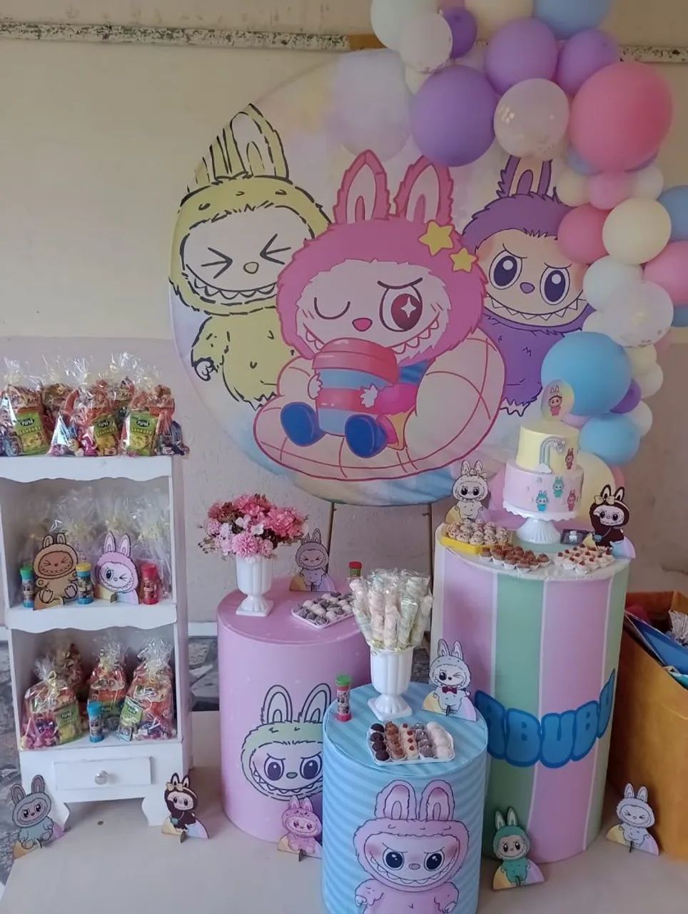 Decoração Labubu, capas para painel redondo e três cilindros. 