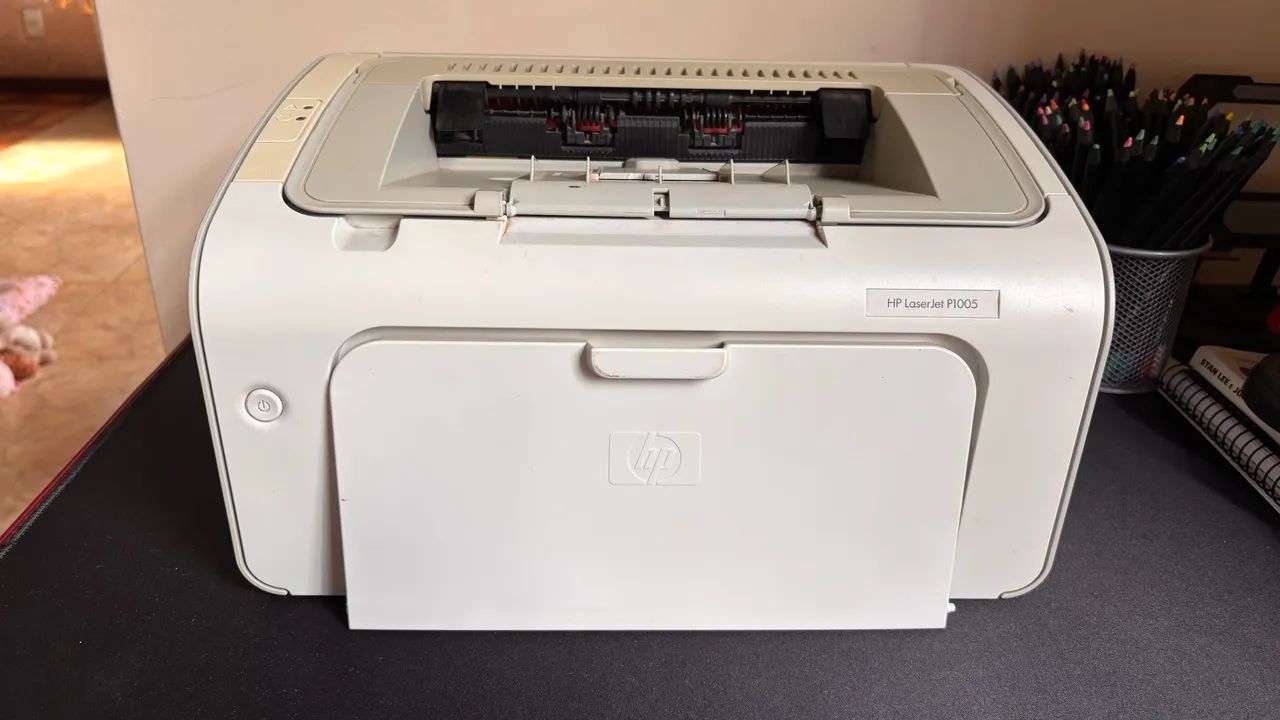 Impressora HP LaserJet P1005 monocromática USB - Foto 2